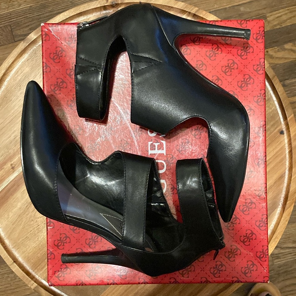 Guess Cutout Pointed Toe Heels